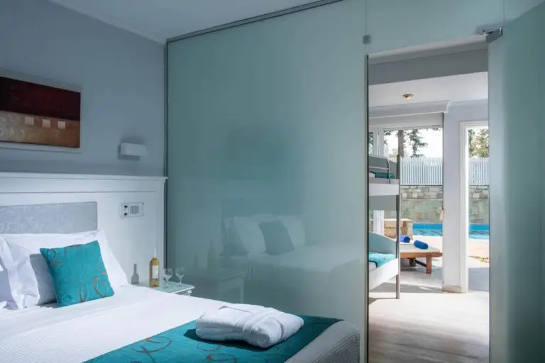 RM_ROOM