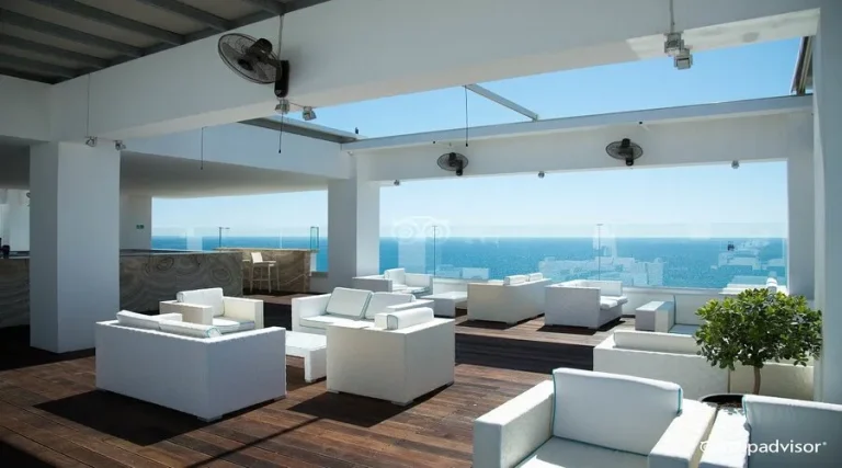 ev-hotel-pool