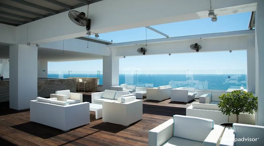 ev-hotel-pool